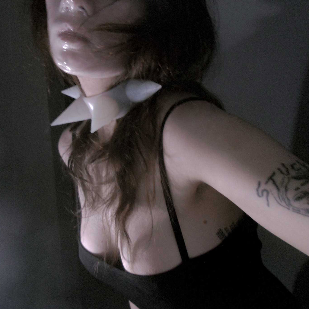 Silicone thorn choker